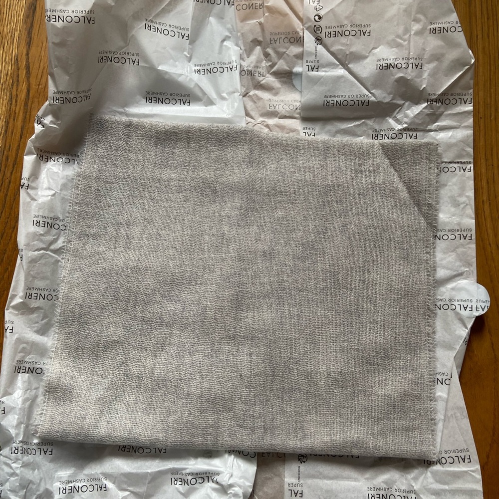 Brand new Falconeri scarf, 100% cashmere, natural color